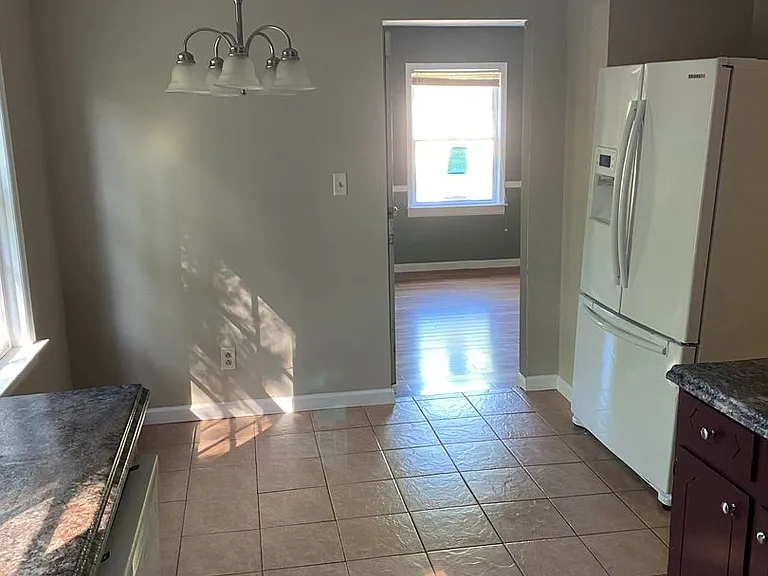 11 Avenue A — Photo 5