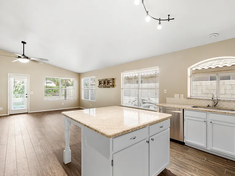 7936 W Taro Ln — Photo 5
