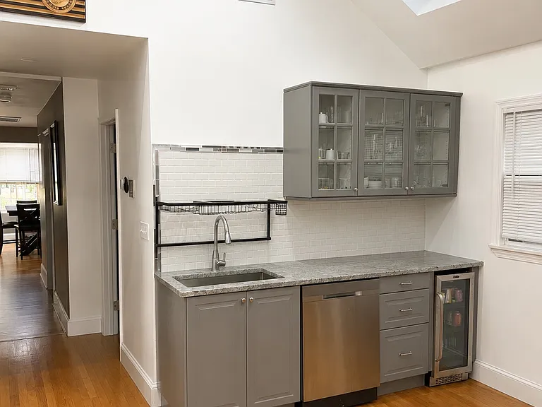 15-17 Westglow St #2 — Photo 2
