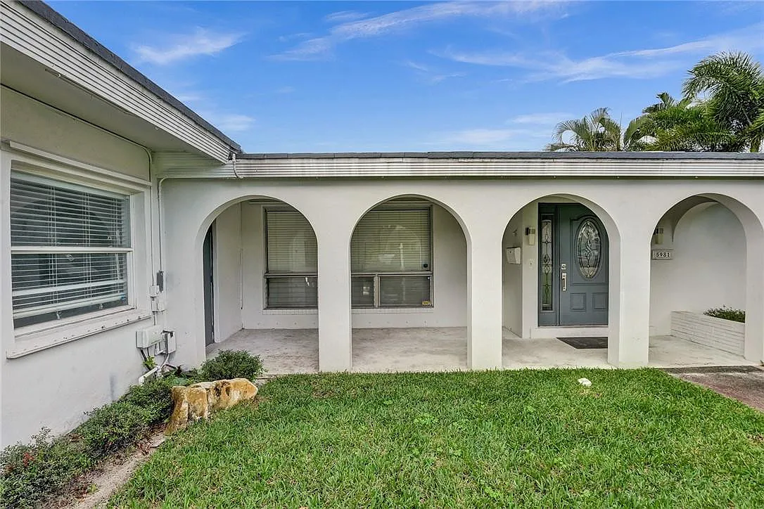 3 bed, 2.0 bath, 1979 sqft, $5,000 — Photo 2