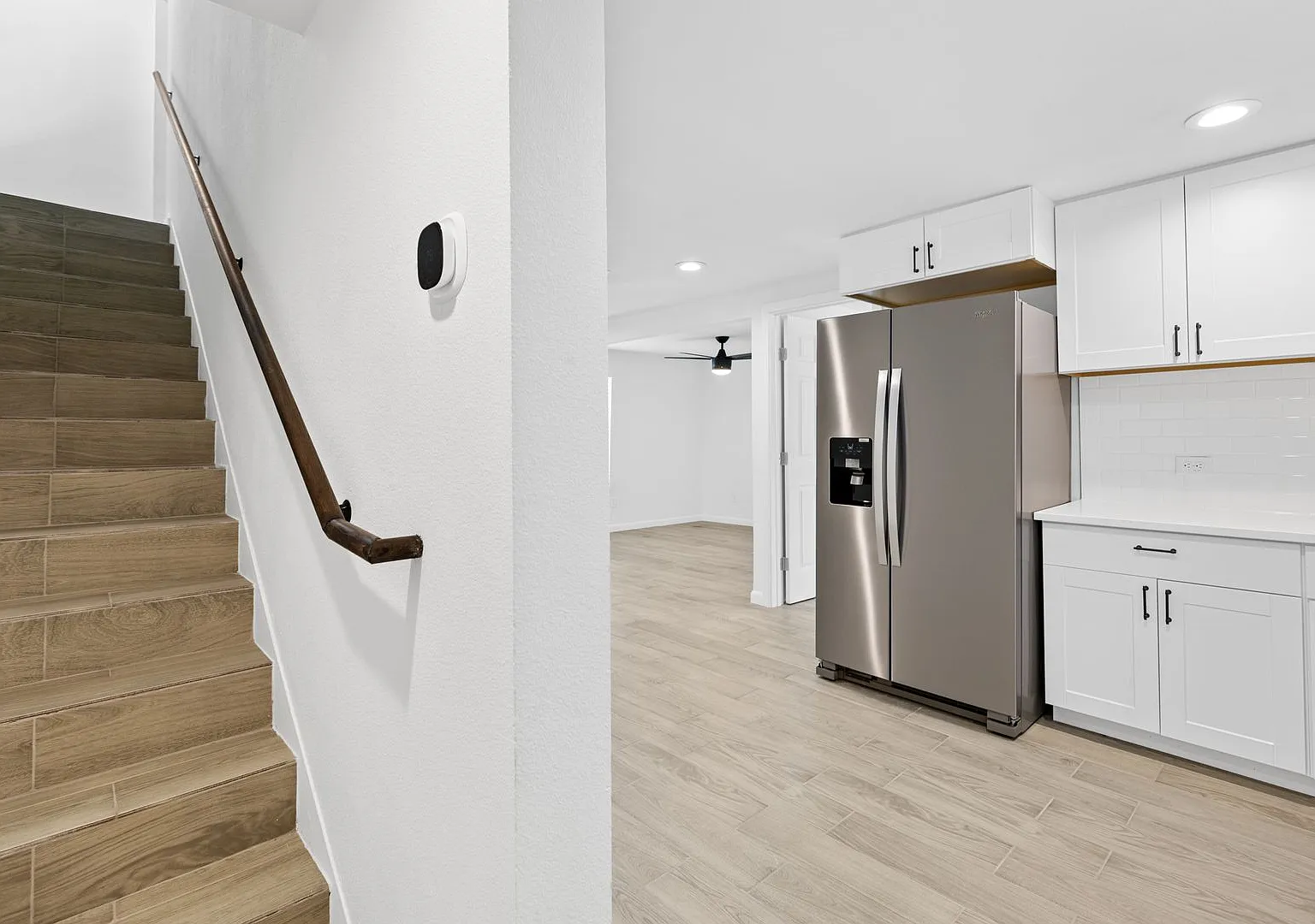 Updated 3 Bed / 2 Bath Two-Level Home with Granite Counters and Fenced Yard in Dallas — Photo 3