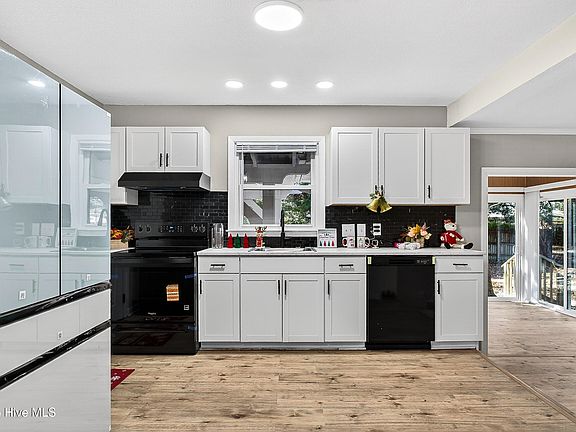 4th image of 3202 S College Road S