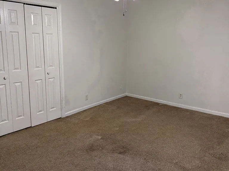 1863 Crestview Dr — Photo 9
