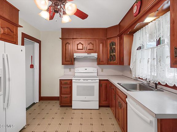 3rd image of 2636 Euclid Ave