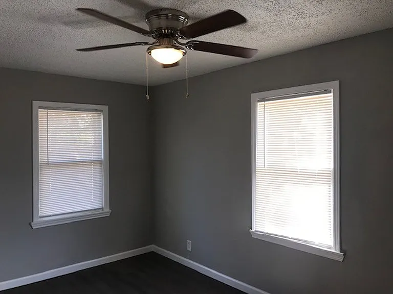 2417 Lowriemore Ln — Photo 3