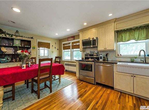 5th image of 2338 Woodland Ave