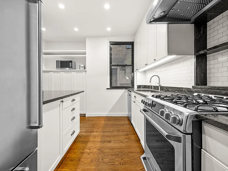 152 W 58th St #6CD — Photo 7
