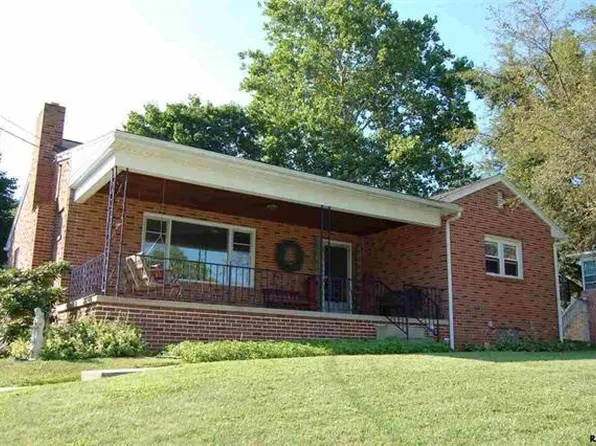 520 Woodland View Dr, York, PA 17406