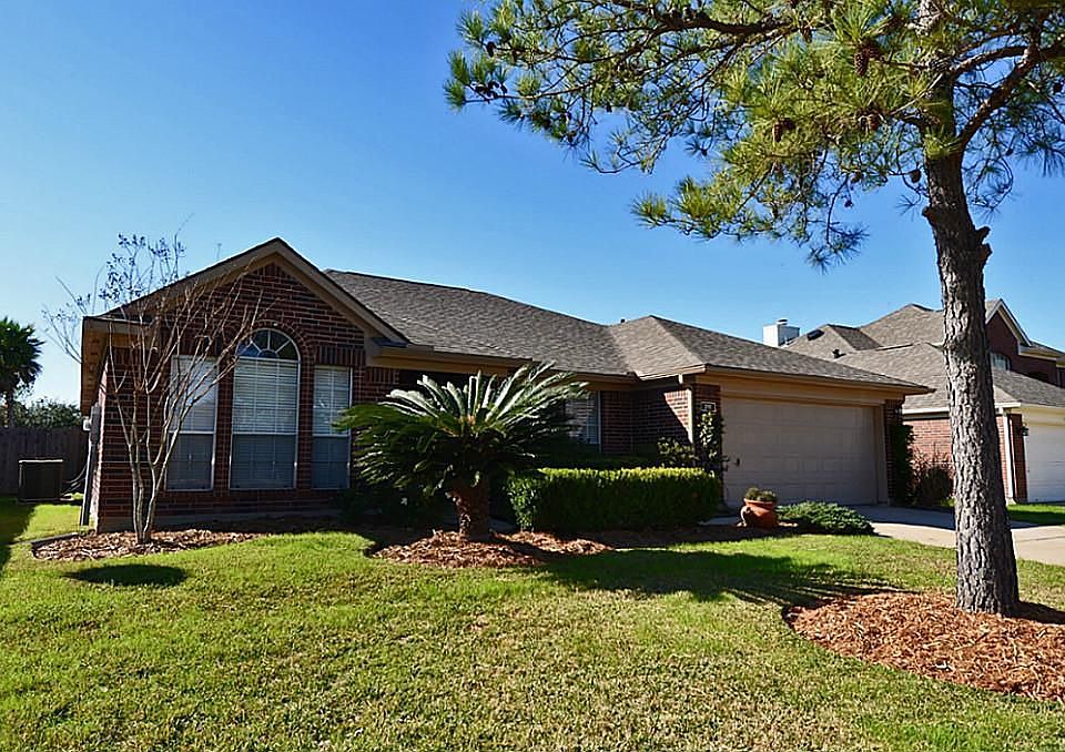 1st image of 215 Chariss Glen Dr