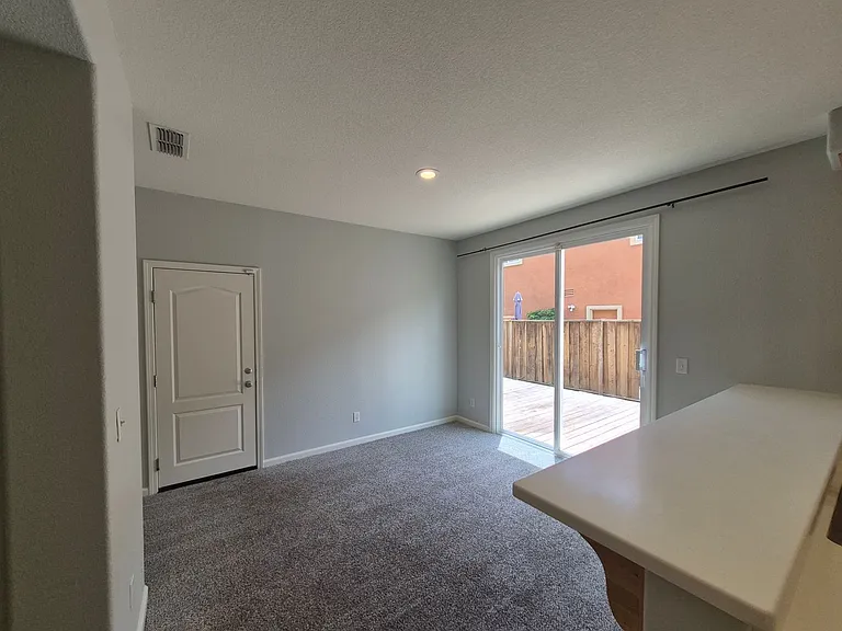 11 Long Warf Pl — Photo 10