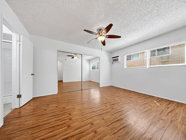 20317 Saticoy St — Photo 32