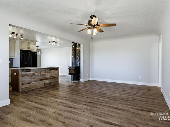 4th image of 2588 Market Rd