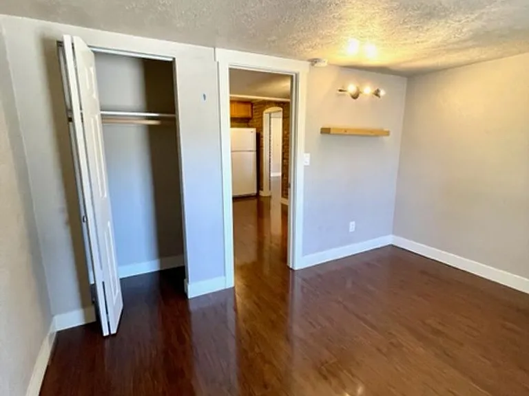 Newport Ave Triplex - 00404-NEWP-00 — Photo 12