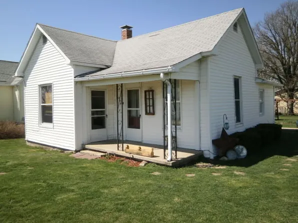109 E Pilot St, Ridge Farm, IL 61870