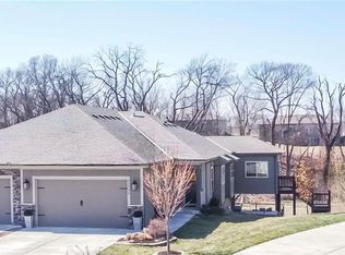 31738 W 83rd Ct, De Soto, KS 66018