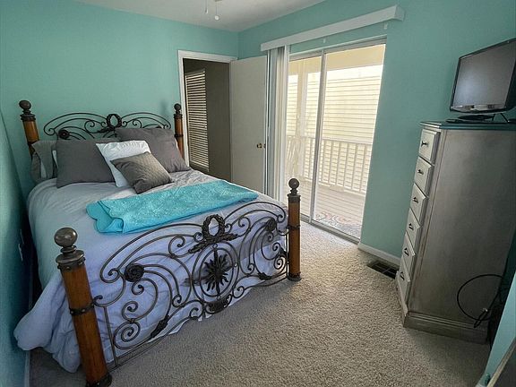 3rd image of 100 Harbor Pl #604