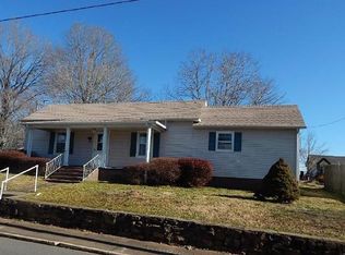 106 N High St, Eden, NC 27288