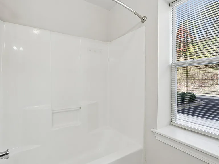 Summit Ridge Luxury Apartments — Photo 43