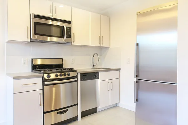 Rented by Bohemia Realty Group | media 12