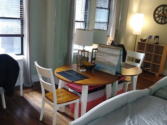 3rd image of 34 W 72nd St #101B