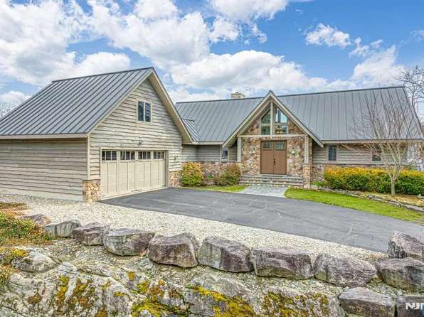 10 Hemlock Ave, Newton, NJ 07860