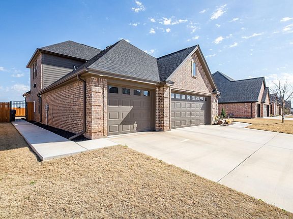 2nd image of 3405 Coventry Dr