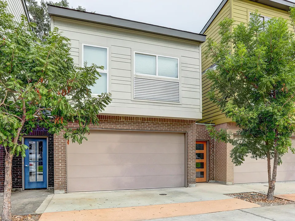 204 Highland Oaks Ln #204