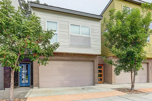 204 Highland Oaks Ln #204 Photo 1