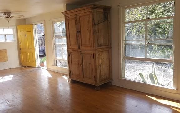 4th image of 4044 Somers Ave