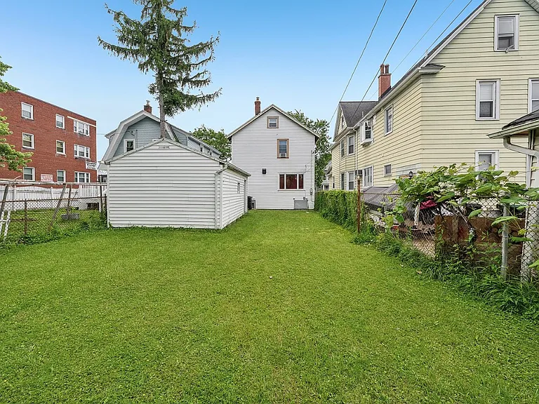 1425 Kenmore Ave — Photo 13