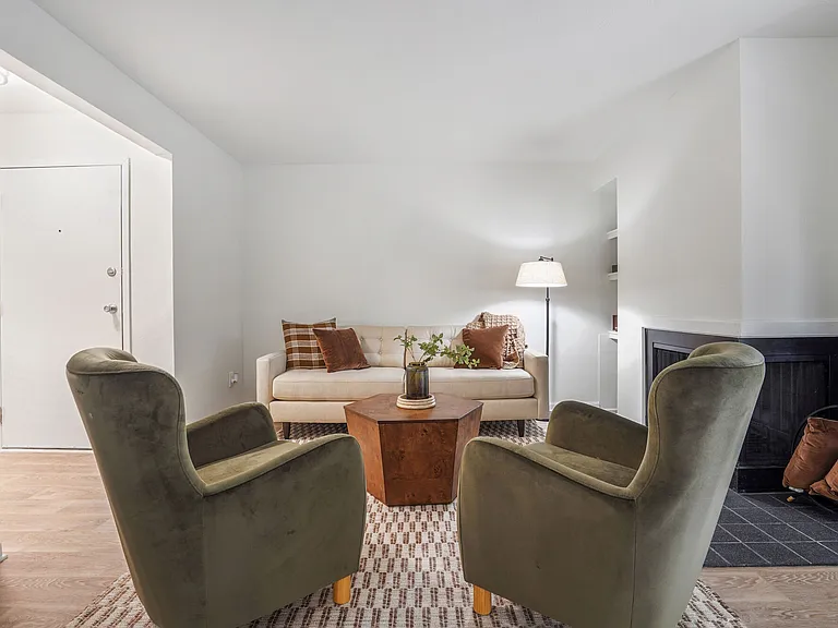 Woodbridge Apartments — Photo 11