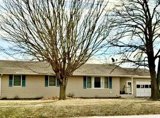 106 N Main St, Sainte Marie, IL