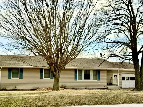 106 N Main St, Sainte Marie, IL 62459