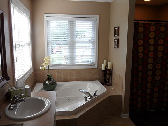 5th image of 10000 Whispering Woods Dr. #195