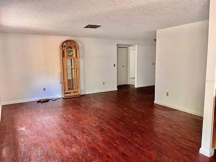 1st image of 15940 Winding Dr