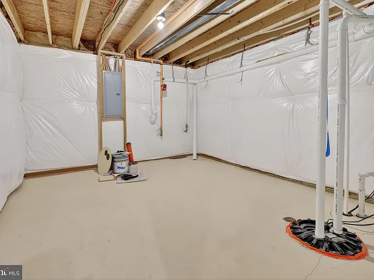 8005 Milltown Cir — Photo 47