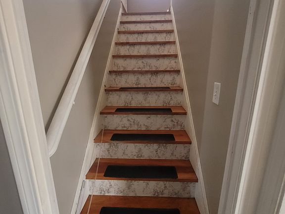 4th image of 4202 Maplecrest Ave