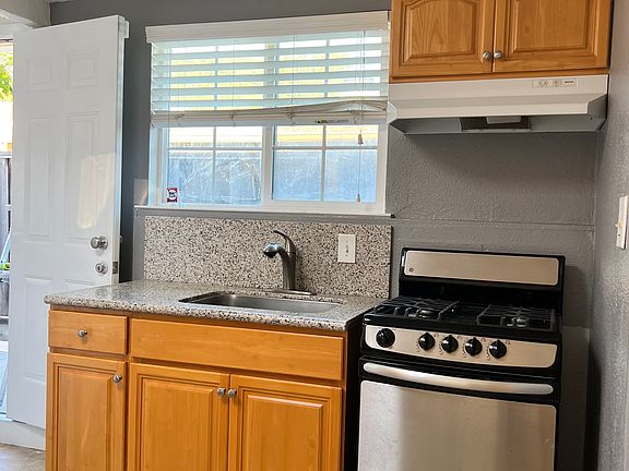 2nd image of 996 Fairwood Ave #2
