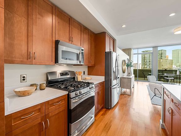 4th image of 900 20th Ave S APT 609