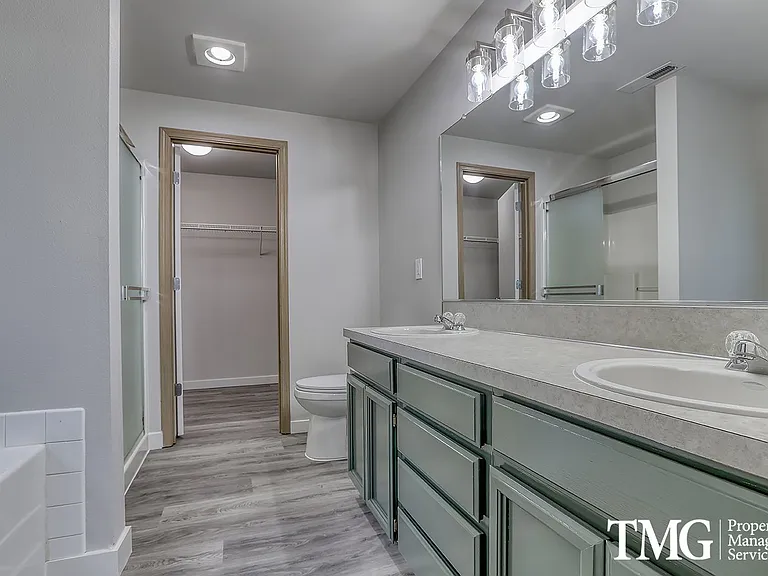 3708 NE 98th St — Photo 28