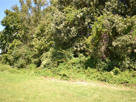 5th image of 3251 Creekside Dr