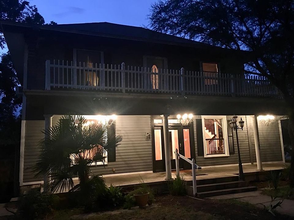 1st image of 402 W Avenue D