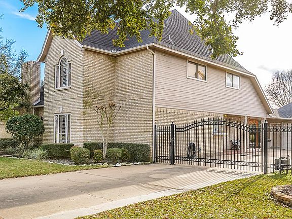 2nd image of 2318 Donegal Ct
