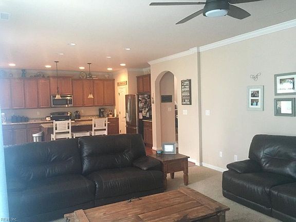 3rd image of 705 Washington Dr