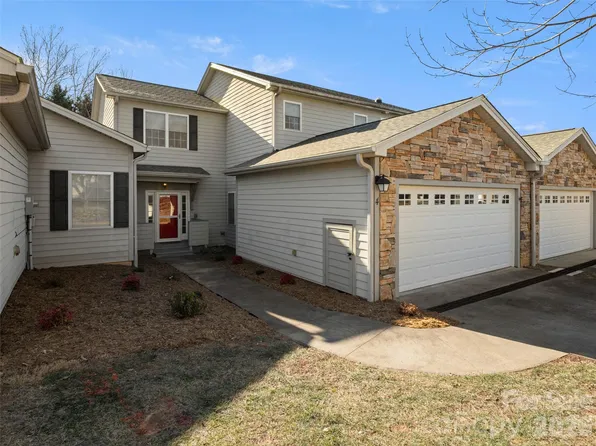 4 Holiday Dr, Arden, NC 28704