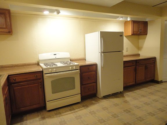 4th image of 1324 Russell Ave