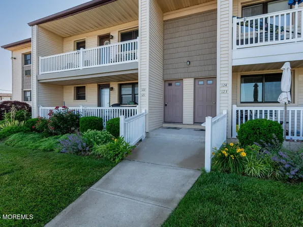 122 Wharfside Drive, Monmouth Beach, NJ 07750