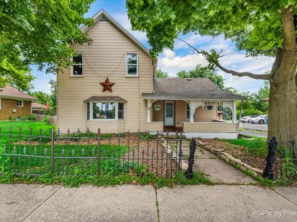 225 S Main St, Burlington, IL 60109