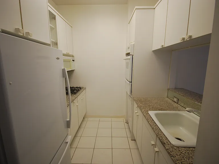 200 E 32nd St #21C — Photo 12