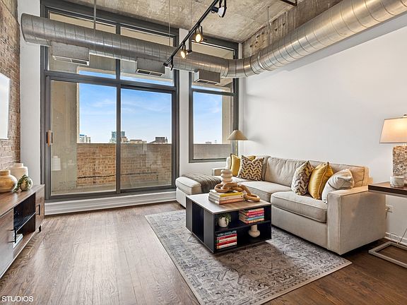 5th image of 900 N Kingsbury St APT 714